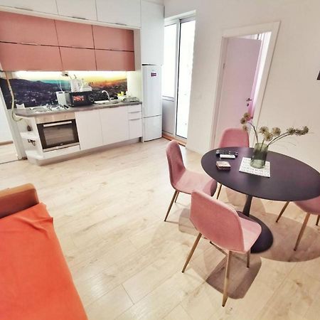 Blue And Rose Cozy - Quiet In The Best Location - Self Check-In - 5Th Floor With Elevator Sarajevo Bagian luar foto