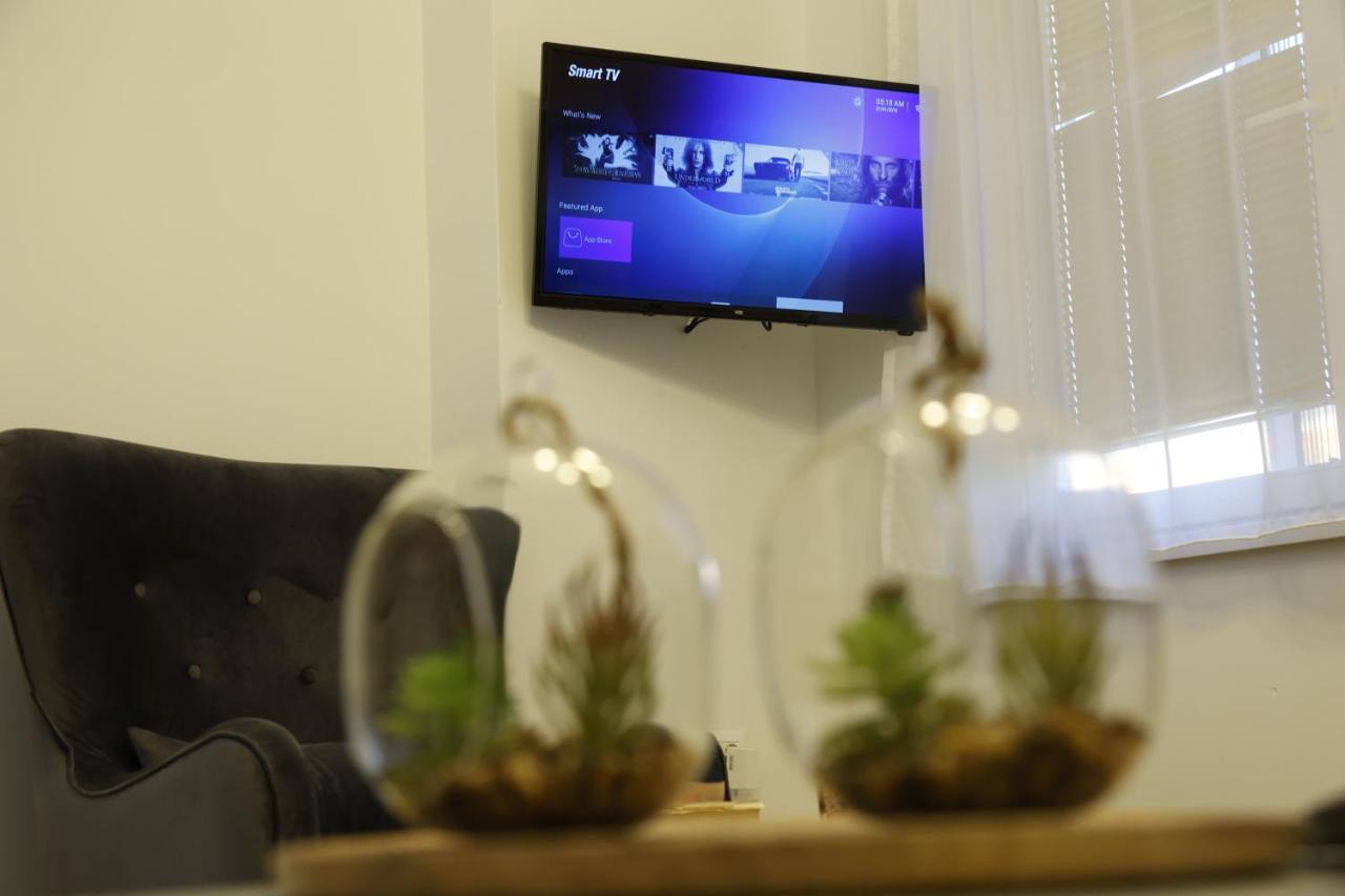 Blue And Rose Cozy - Quiet In The Best Location - Self Check-In - 5Th Floor With Elevator Sarajevo Bagian luar foto