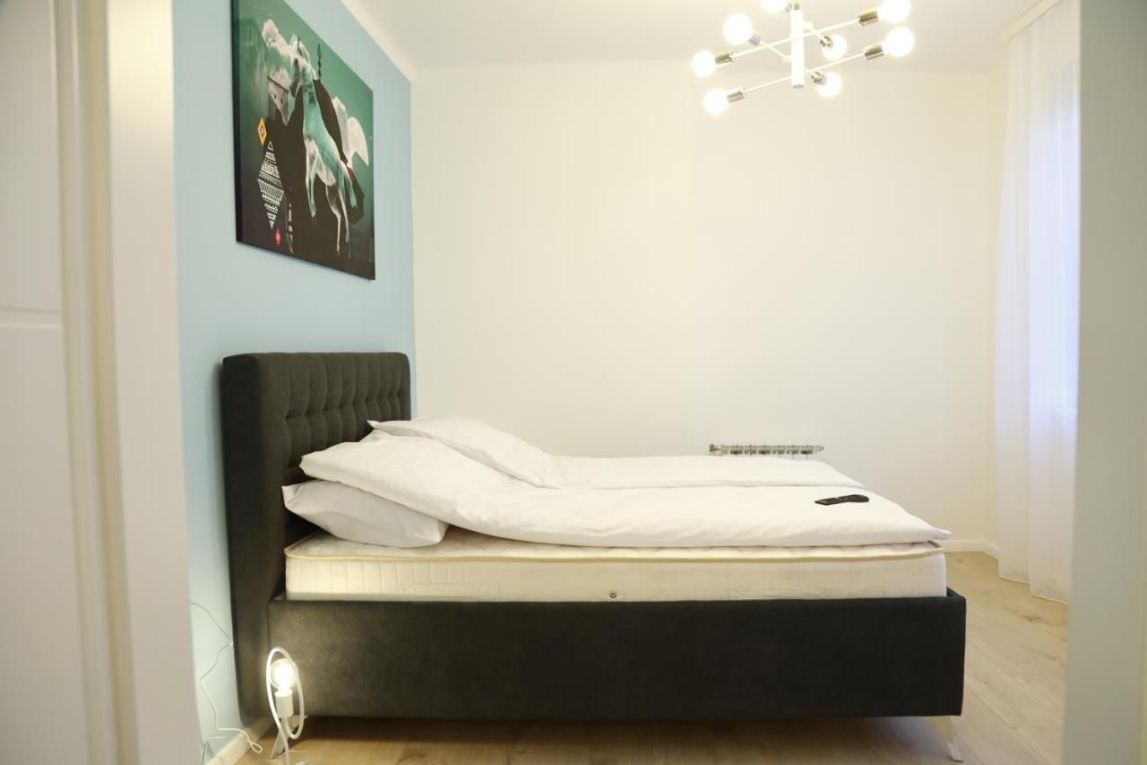 Blue And Rose Cozy - Quiet In The Best Location - Self Check-In - 5Th Floor With Elevator Sarajevo Bagian luar foto