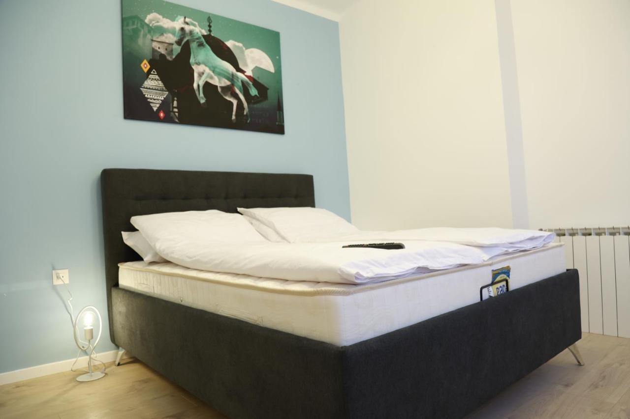Blue And Rose Cozy - Quiet In The Best Location - Self Check-In - 5Th Floor With Elevator Sarajevo Bagian luar foto