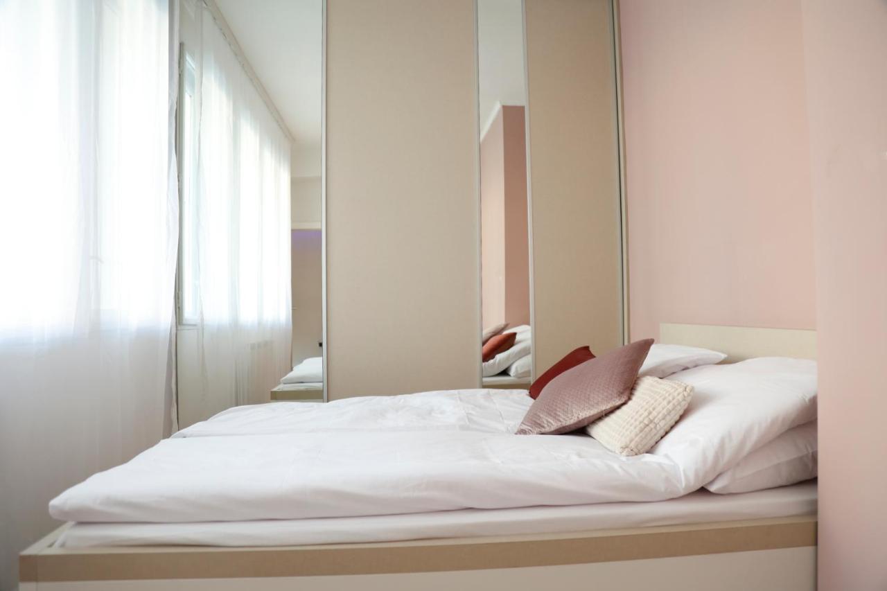 Blue And Rose Cozy - Quiet In The Best Location - Self Check-In - 5Th Floor With Elevator Sarajevo Bagian luar foto