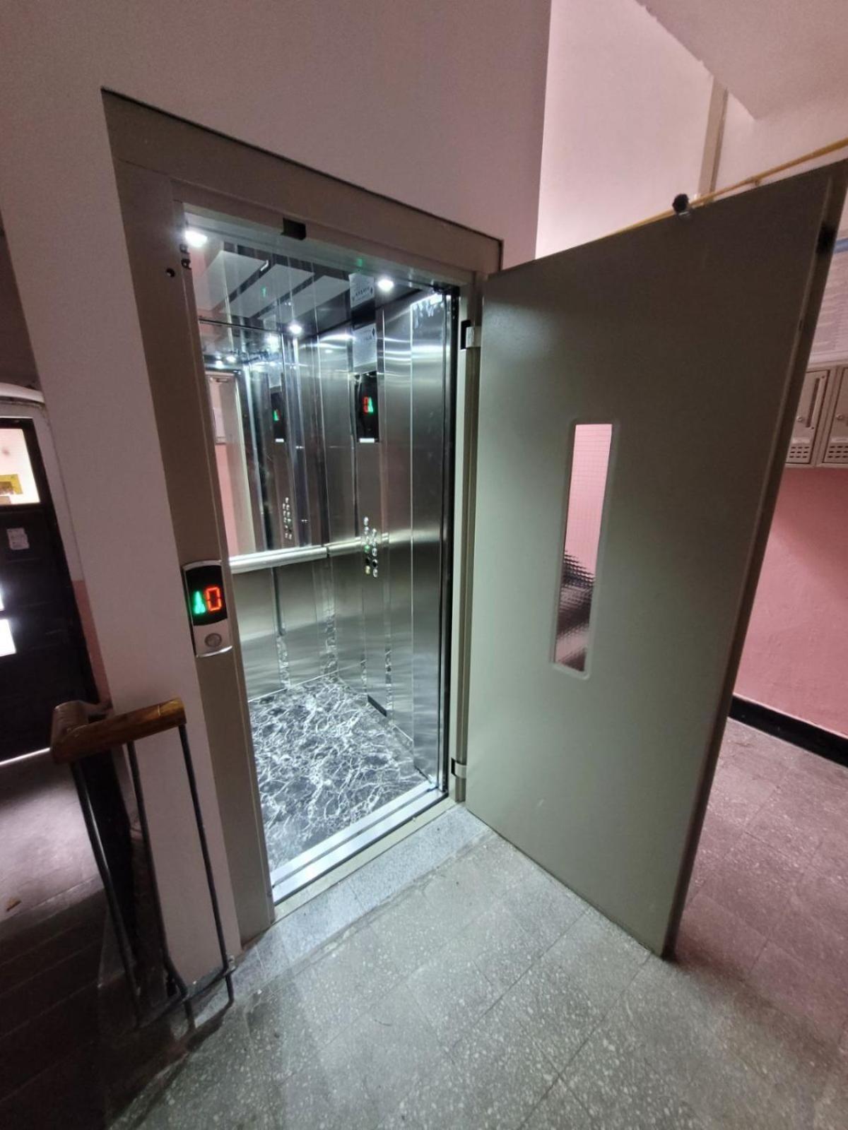 Blue And Rose Cozy - Quiet In The Best Location - Self Check-In - 5Th Floor With Elevator Sarajevo Bagian luar foto